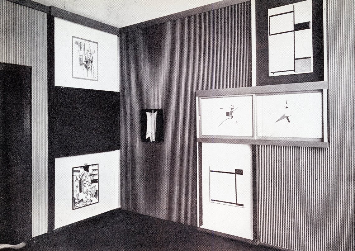 El Lissitzky, Abstrakt Kabinett, Landesmuseum Hanover, 1927-28, left corner wall view El Lissitzky, Abstrakt Kabinett, Landesmuseum Hanover, 1927-28, left corner wall view